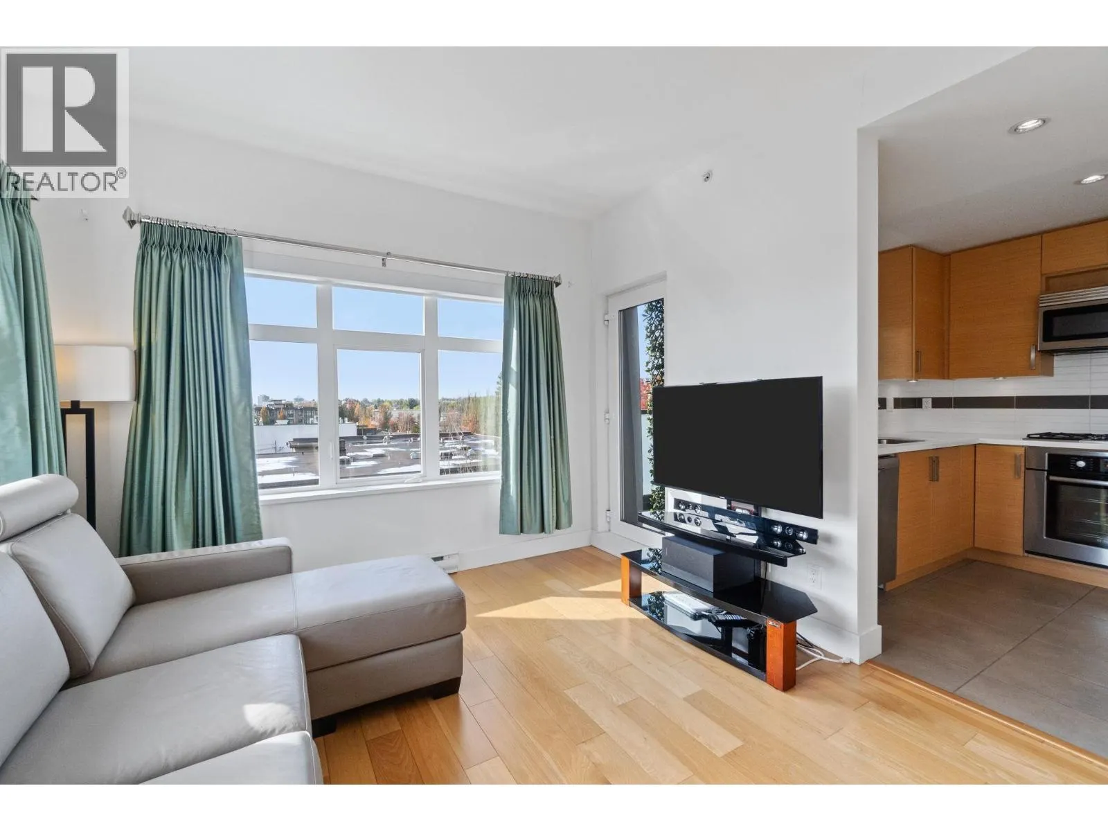 307 4710 HASTINGS STREET