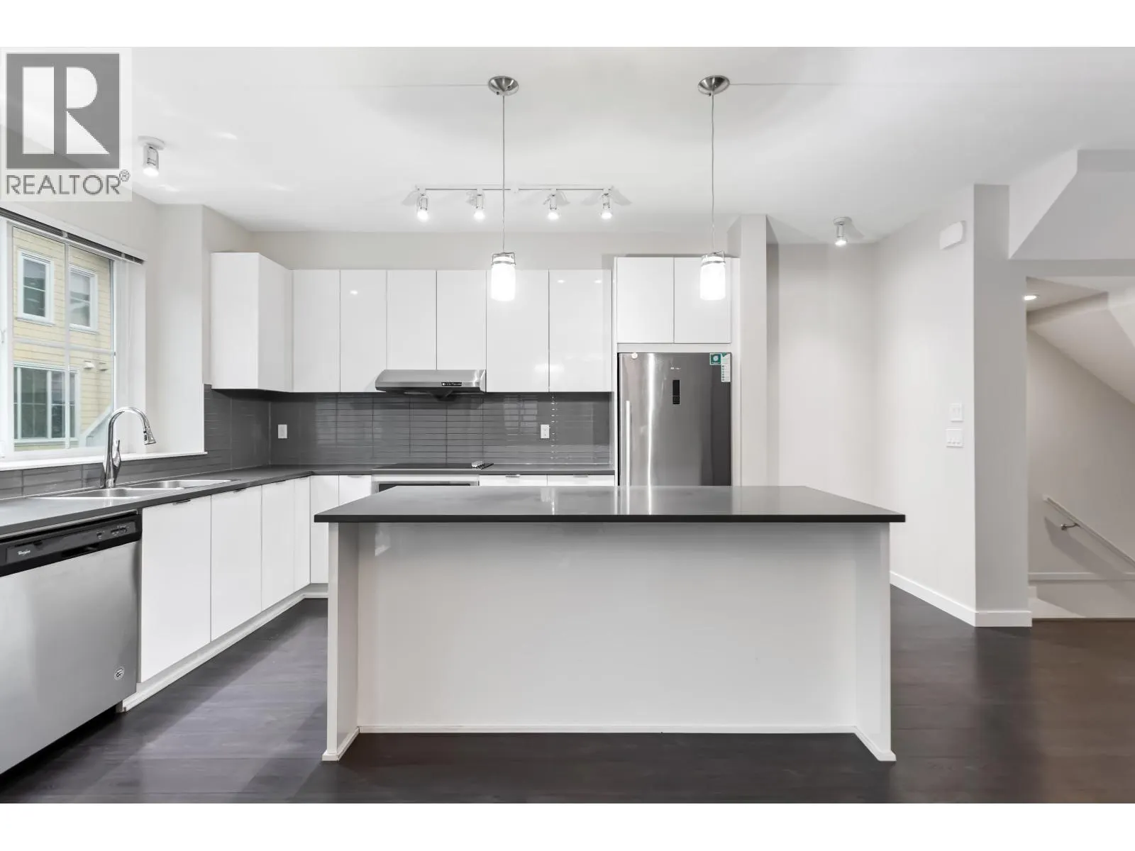 71 5550 ADMIRAL WAY