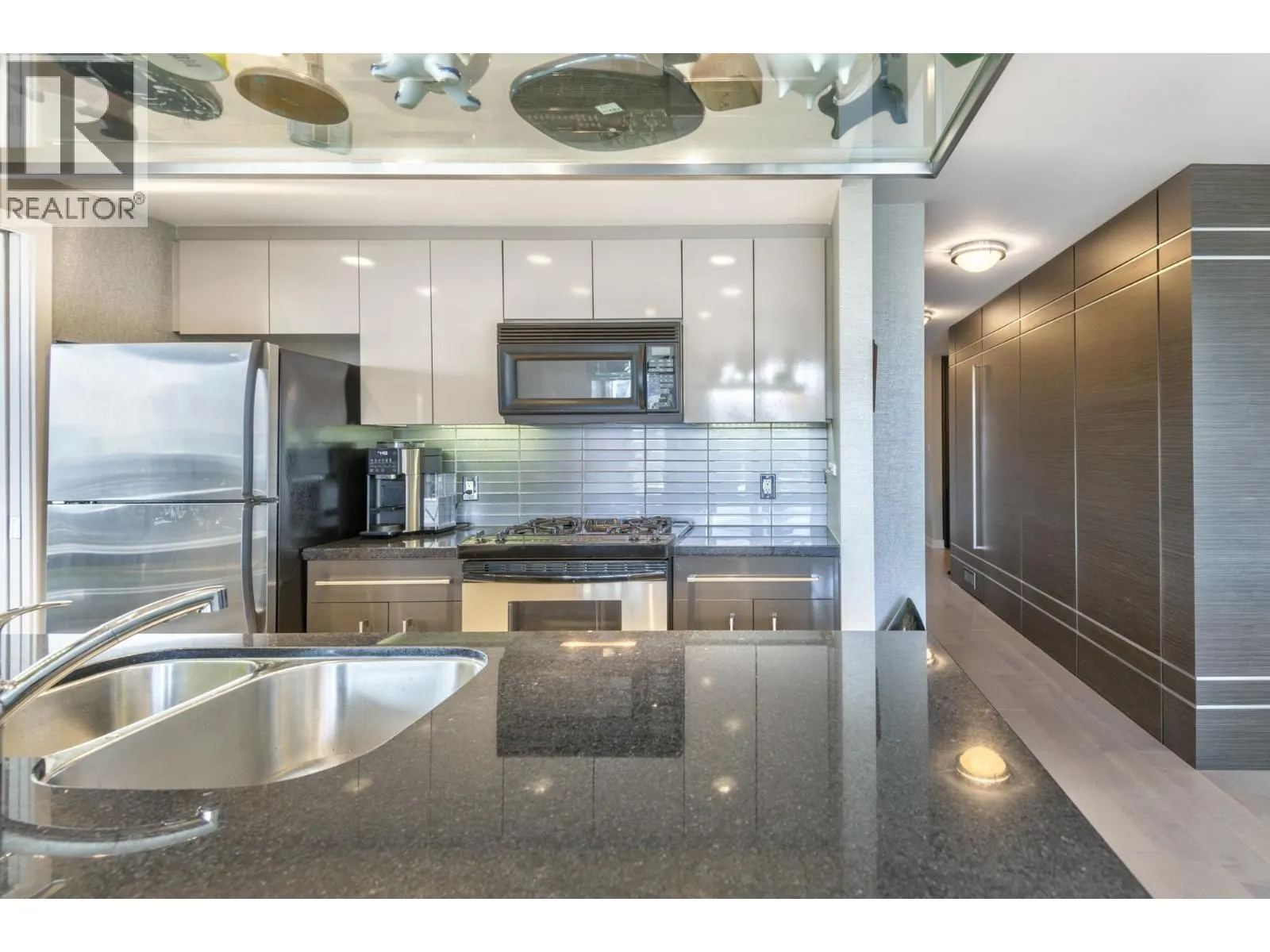 1207 1408 STRATHMORE MEWS