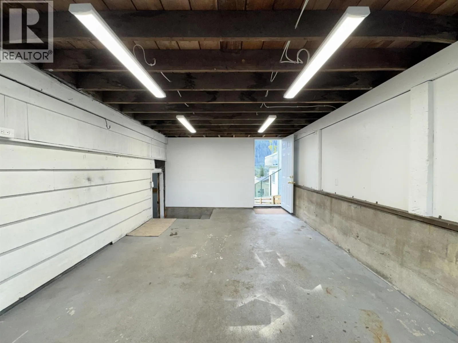 723 W 6TH AVENUE