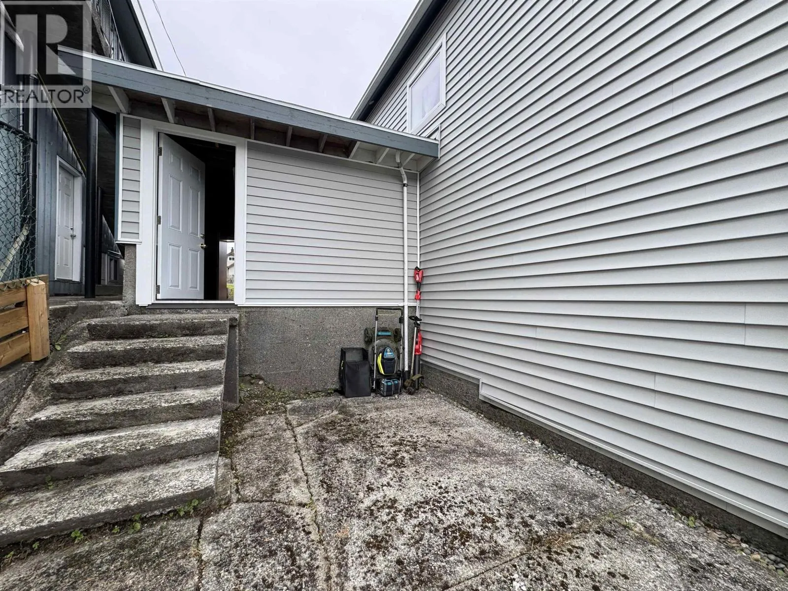 723 W 6TH AVENUE