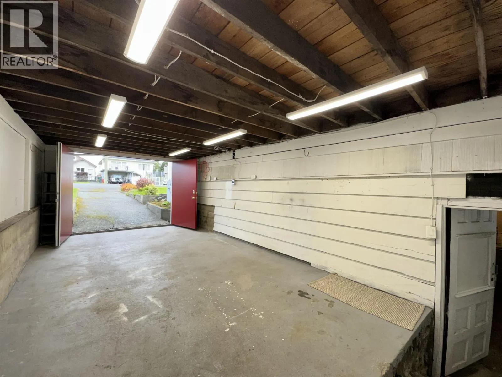 723 W 6TH AVENUE