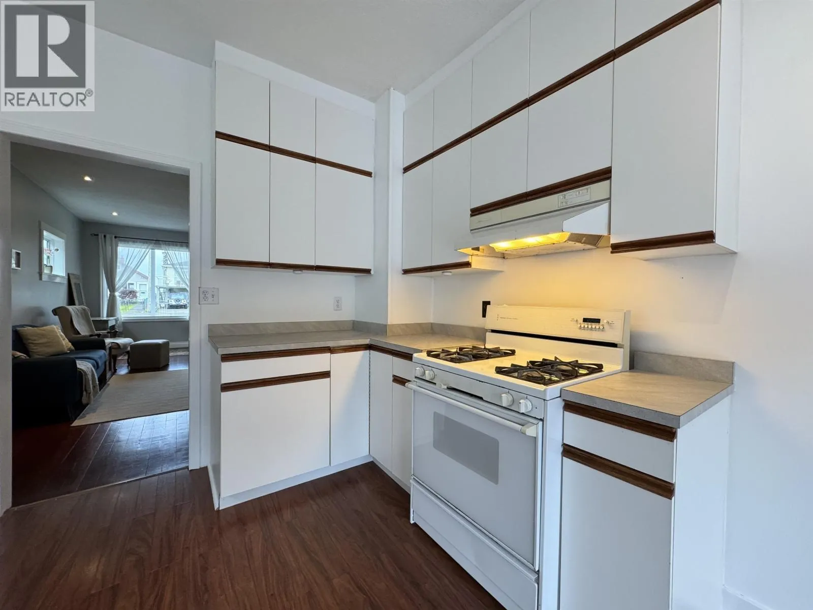 723 W 6TH AVENUE