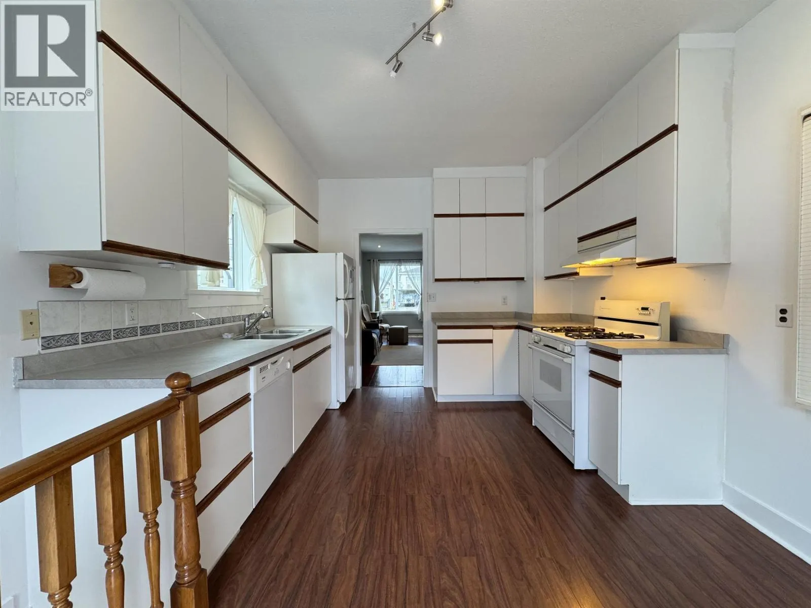723 W 6TH AVENUE