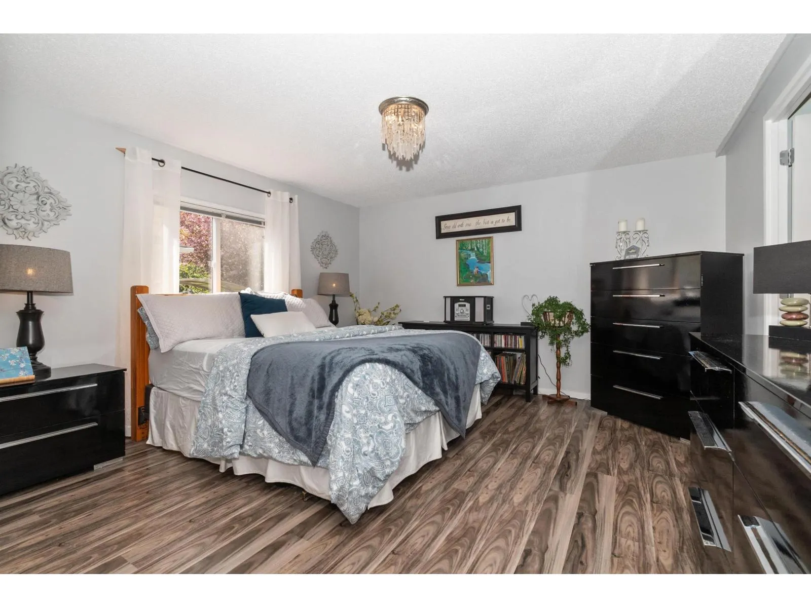 13 41168 LOUGHEED HIGHWAY