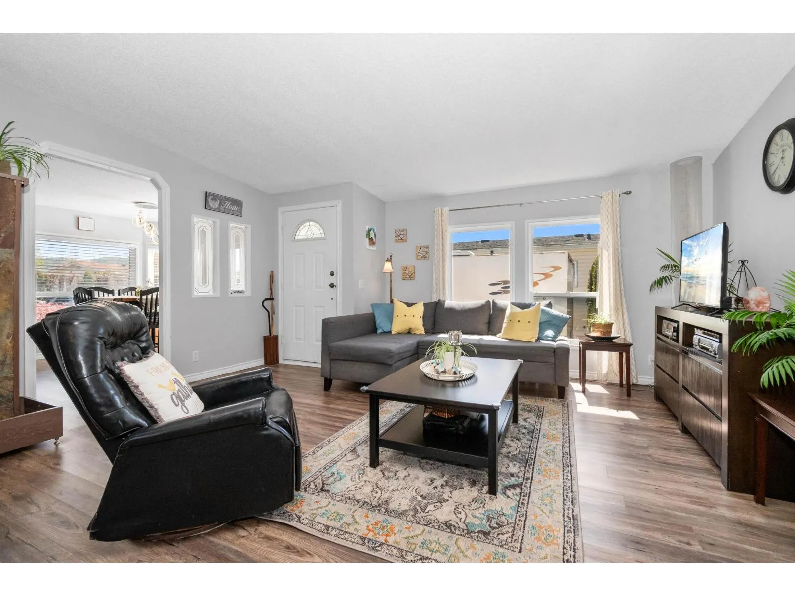 13 41168 LOUGHEED HIGHWAY