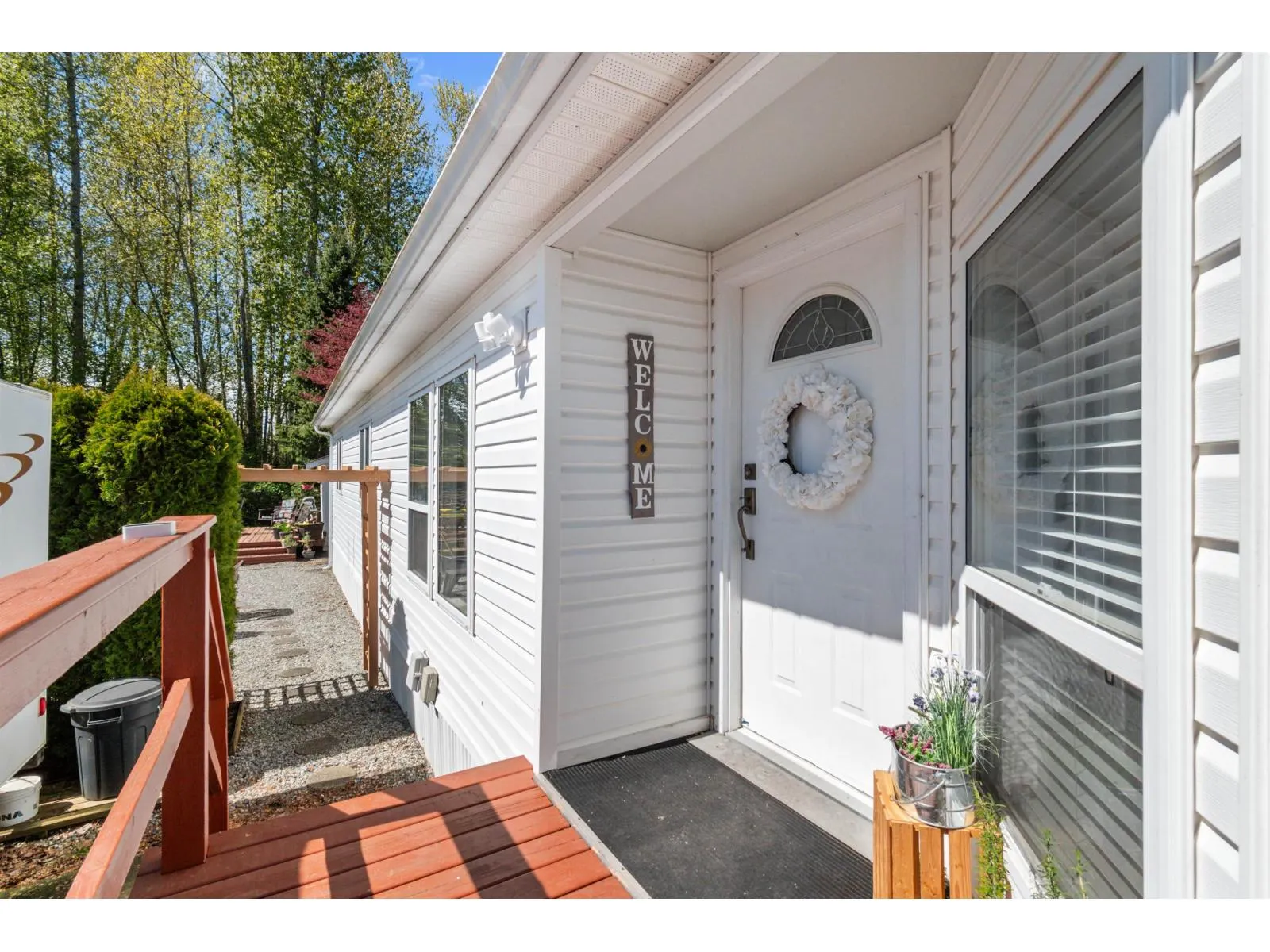 13 41168 LOUGHEED HIGHWAY