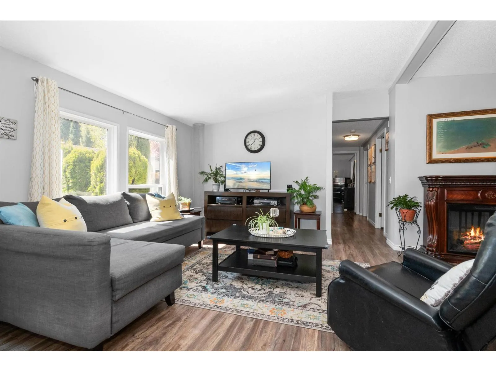 13 41168 LOUGHEED HIGHWAY