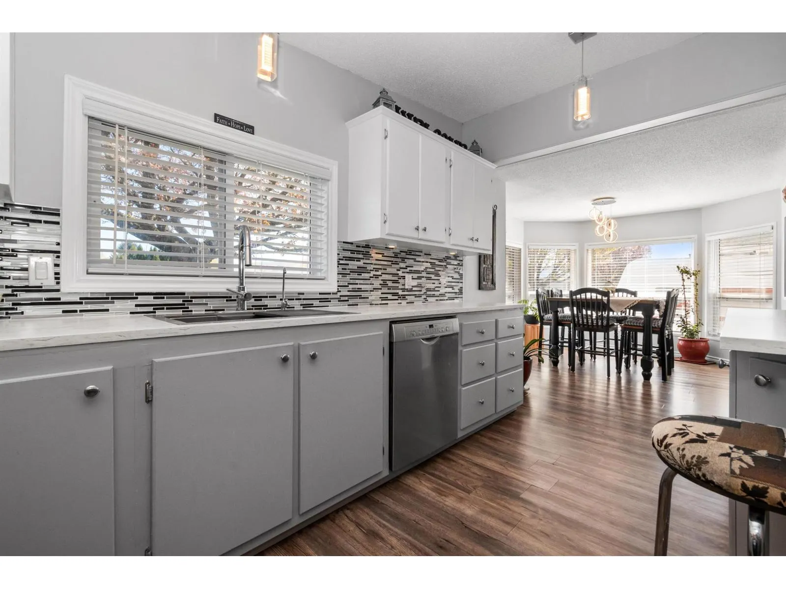 13 41168 LOUGHEED HIGHWAY