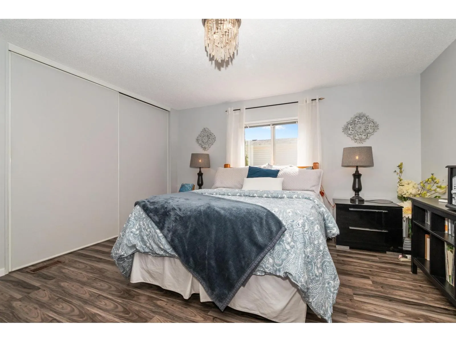 13 41168 LOUGHEED HIGHWAY