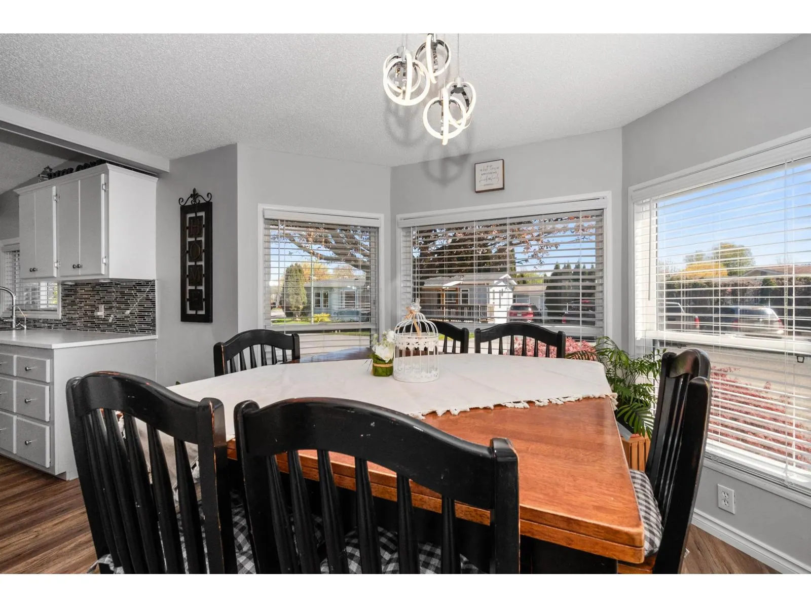 13 41168 LOUGHEED HIGHWAY