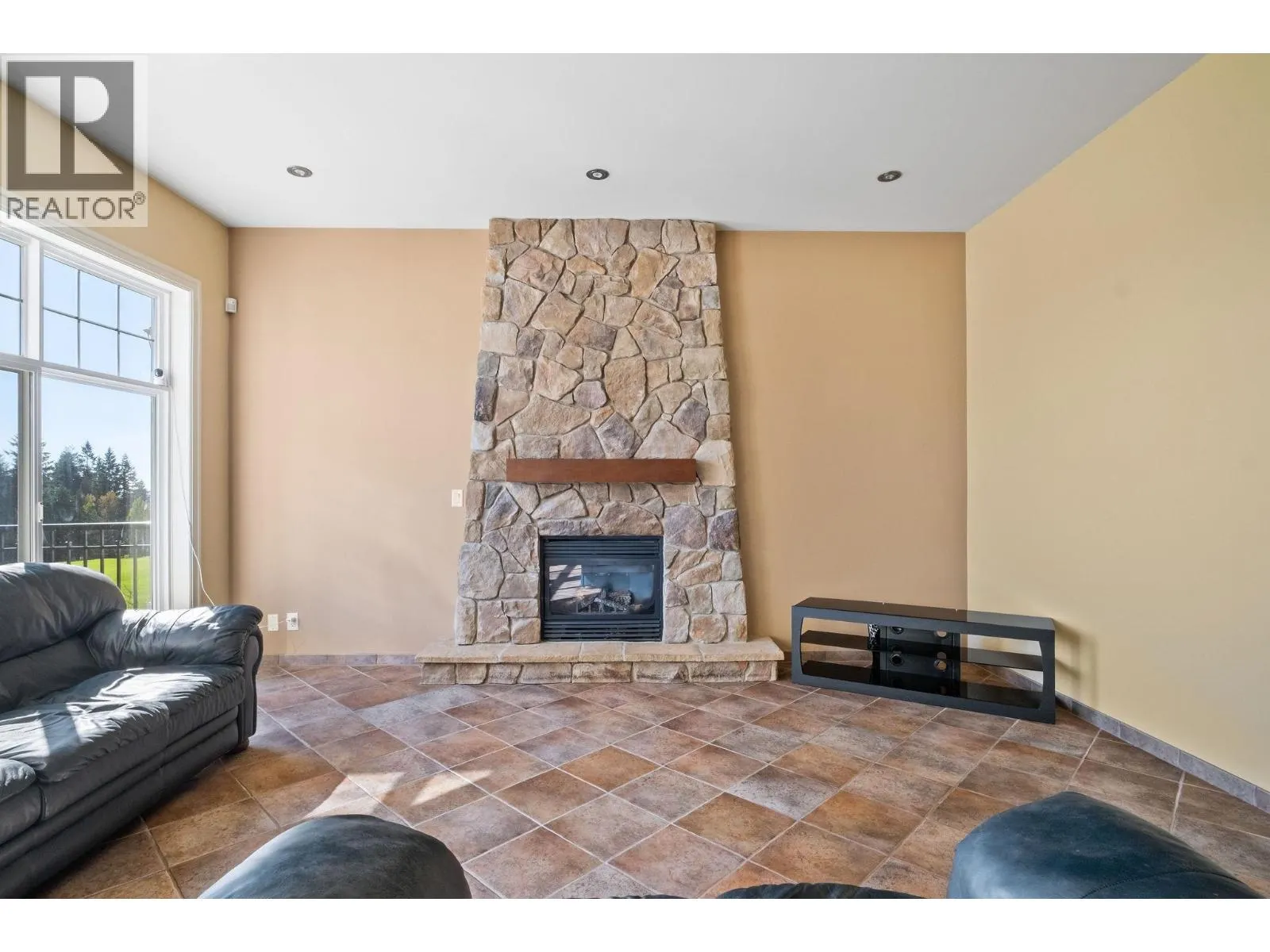 3233 CHARTWELL LANE