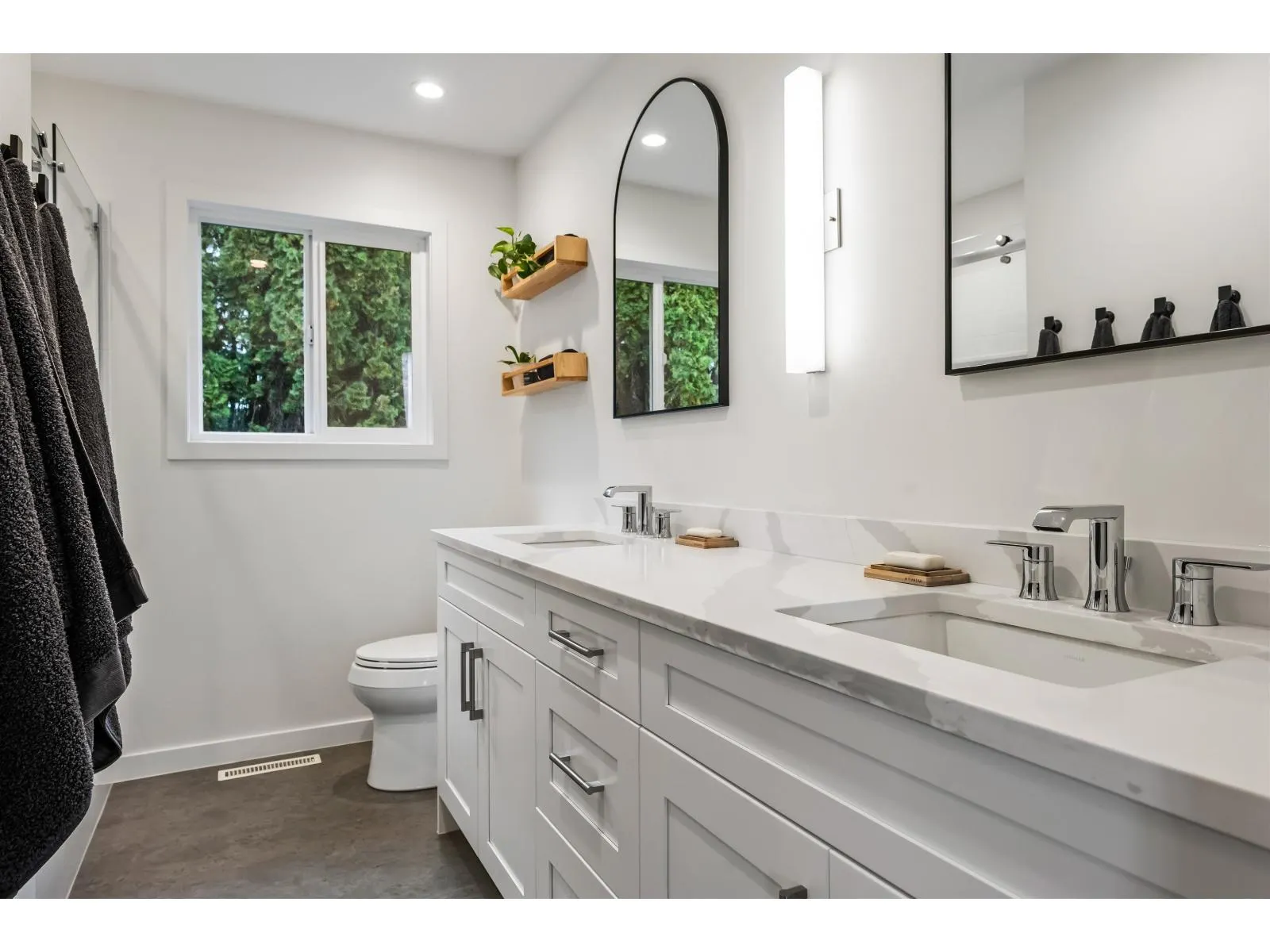 9046 BROADWAY STREET|Chilliwack Proper South