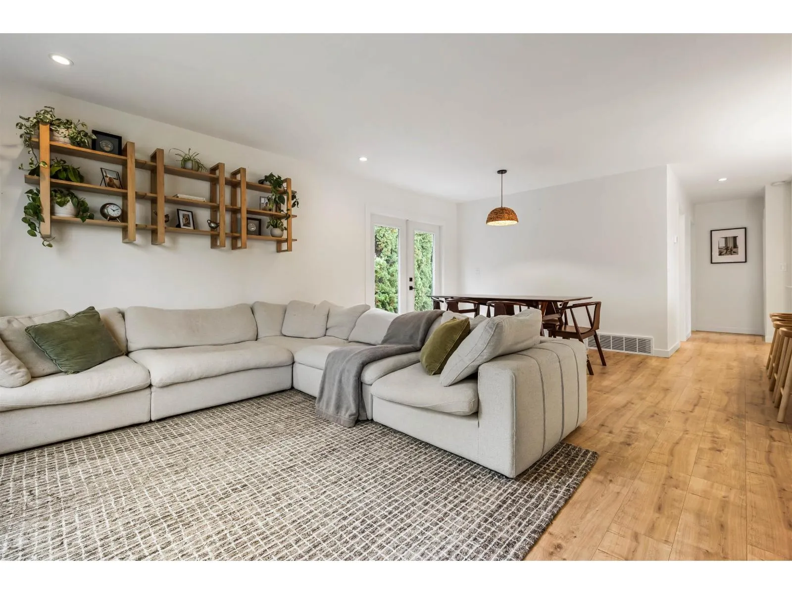 9046 BROADWAY STREET|Chilliwack Proper South
