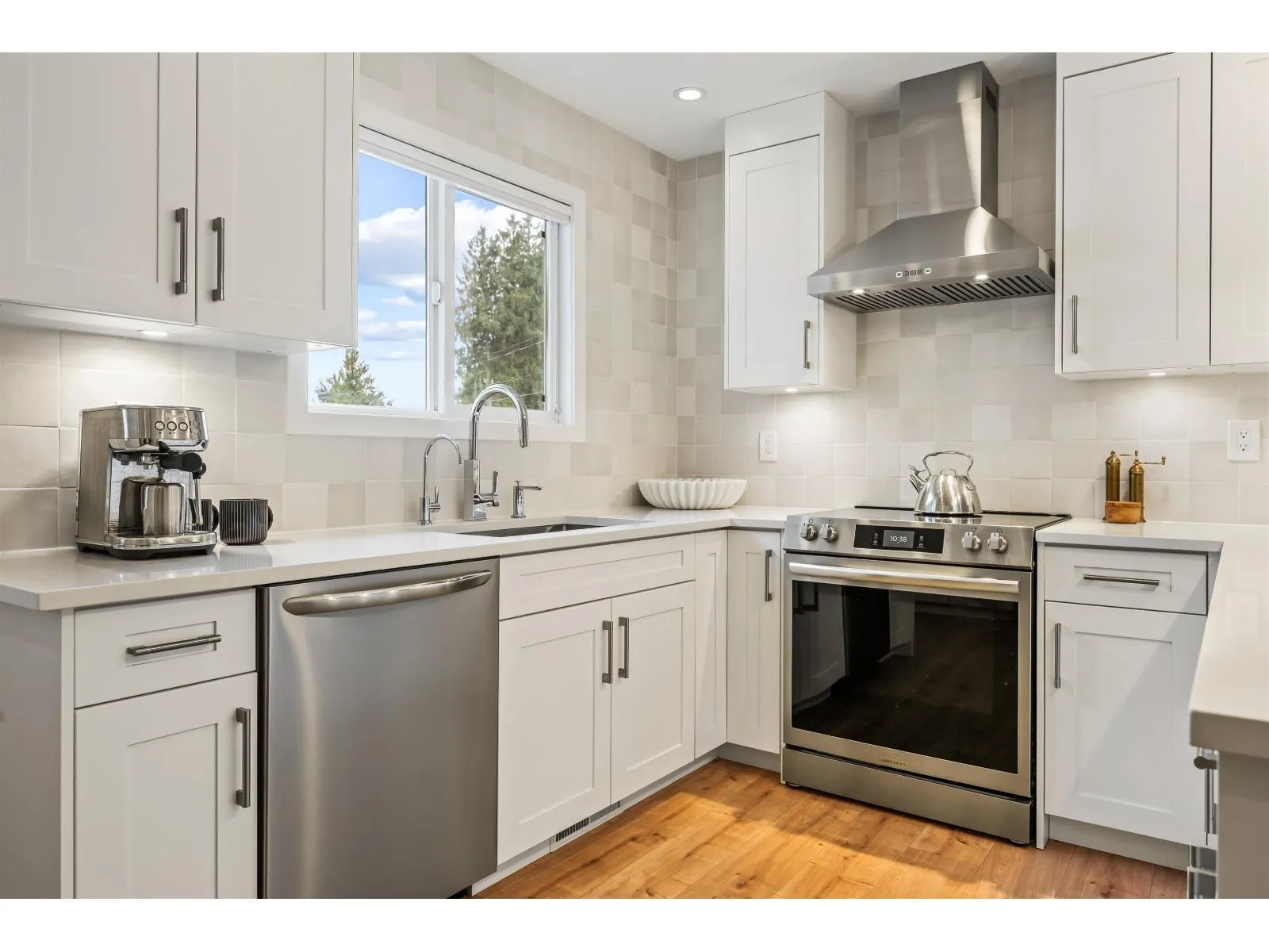 9046 BROADWAY STREET|Chilliwack Proper South