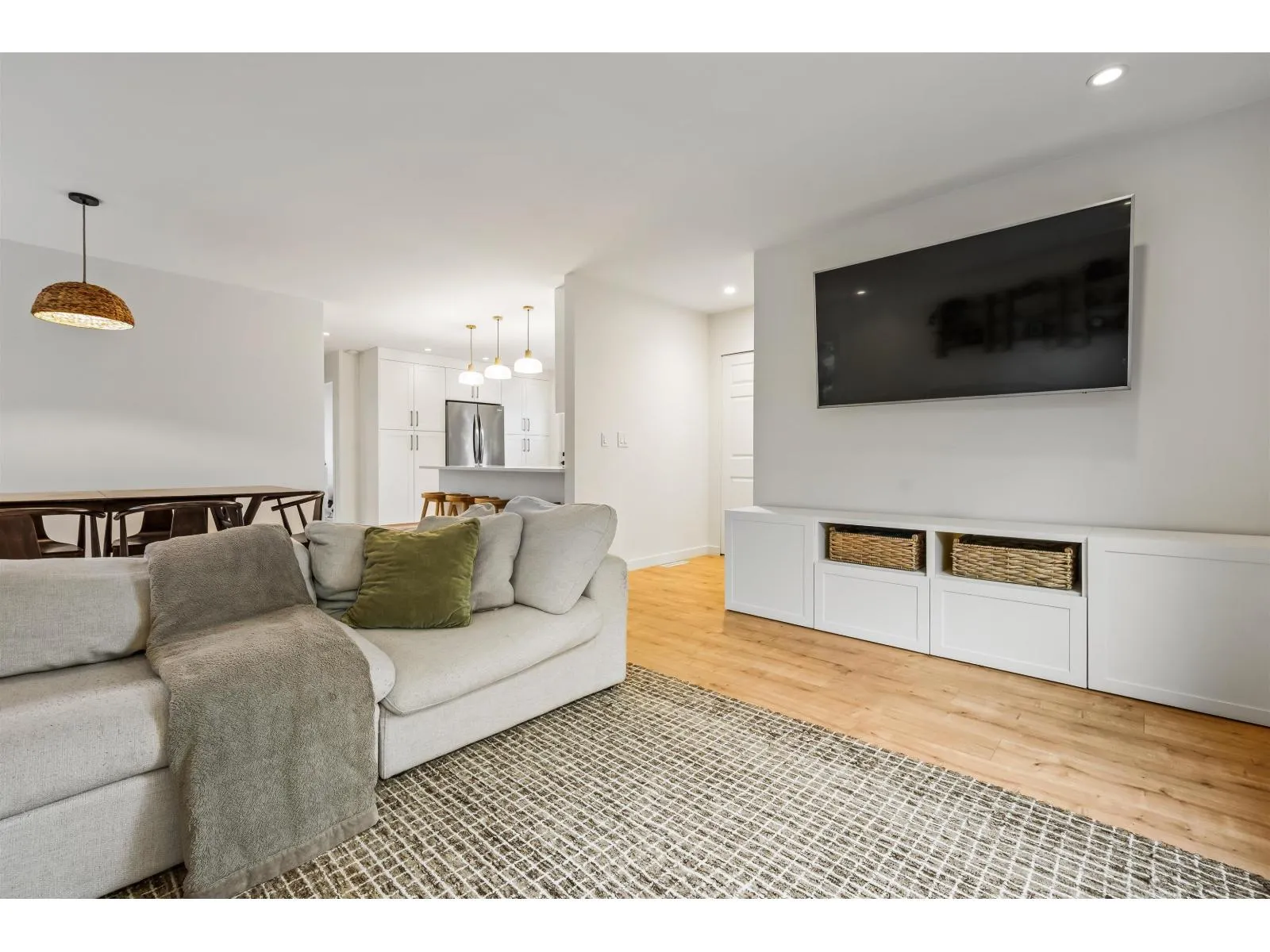 9046 BROADWAY STREET|Chilliwack Proper South