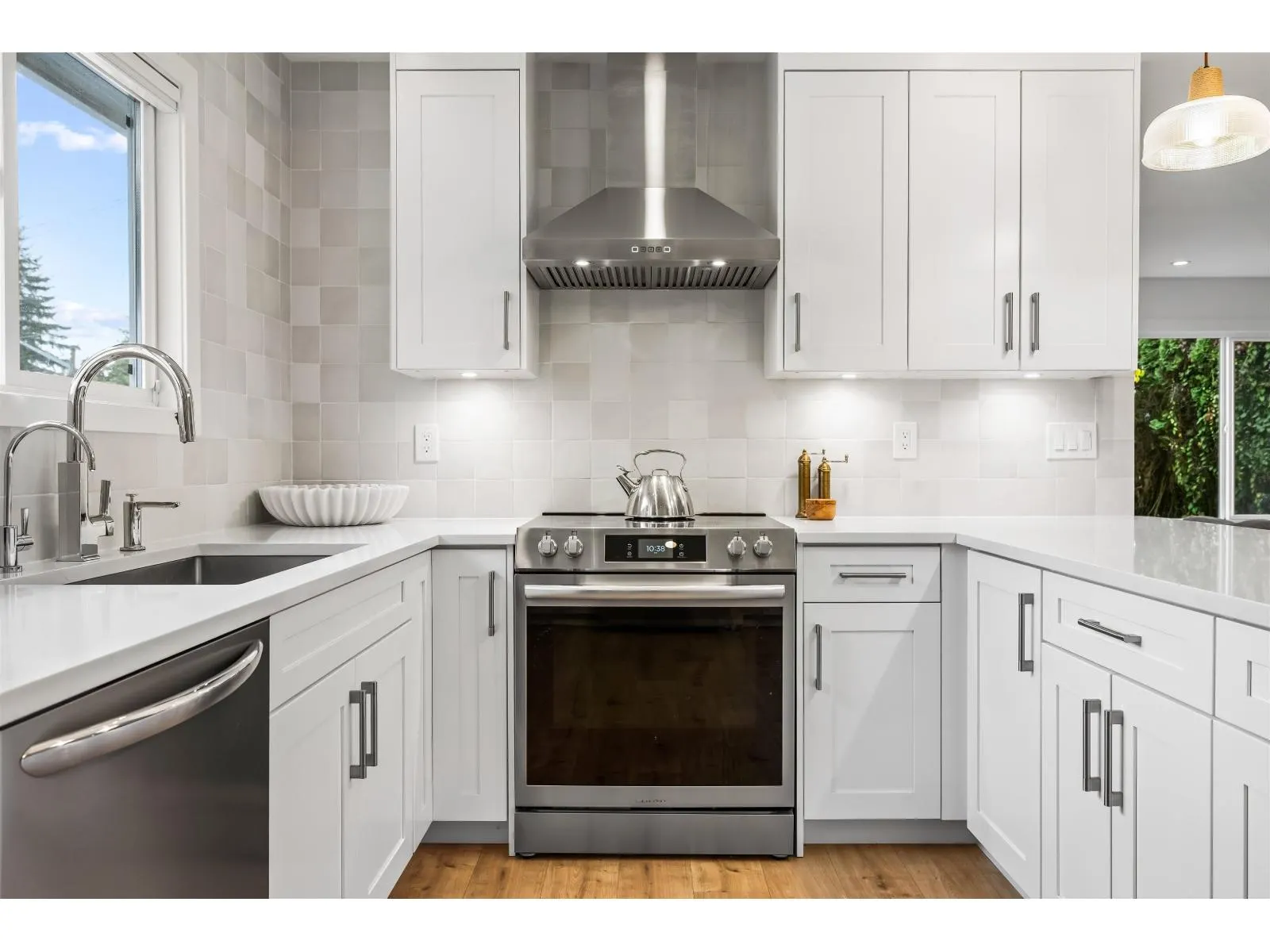 9046 BROADWAY STREET|Chilliwack Proper South