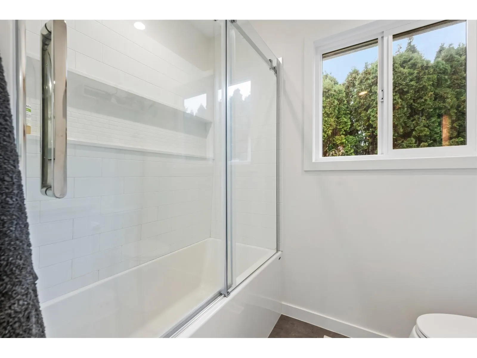 9046 BROADWAY STREET|Chilliwack Proper South