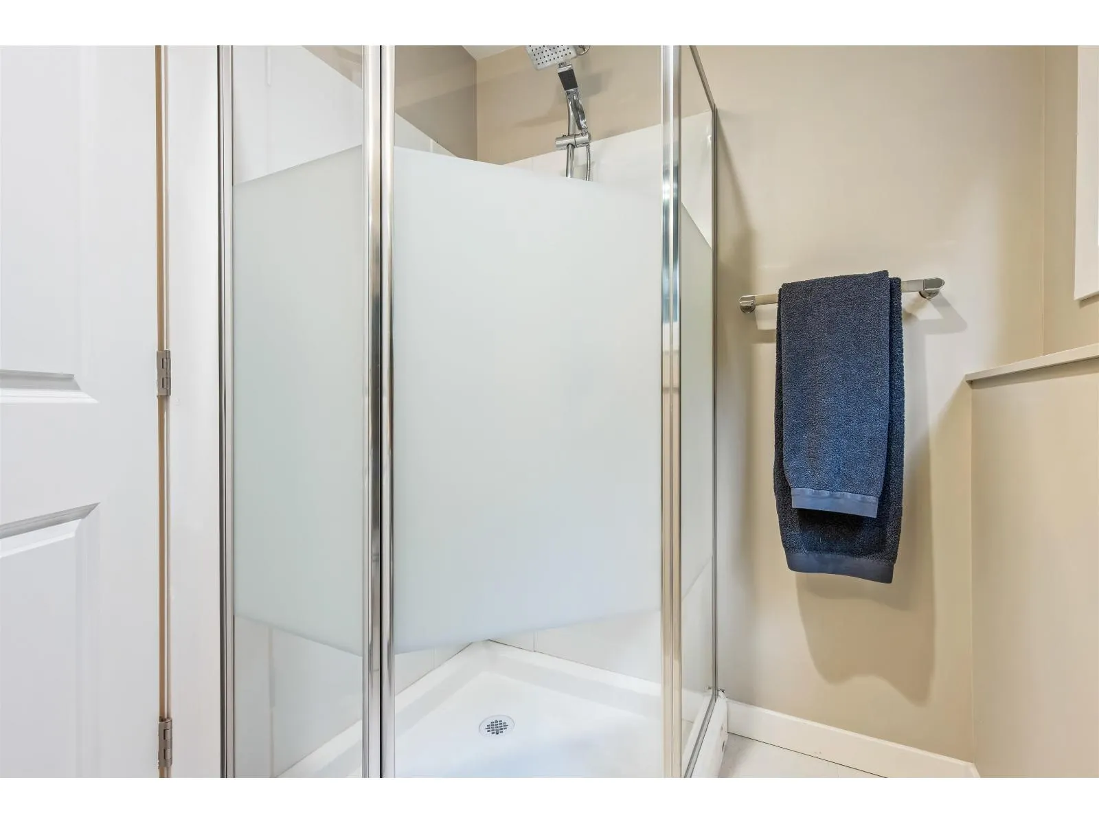 9046 BROADWAY STREET|Chilliwack Proper South