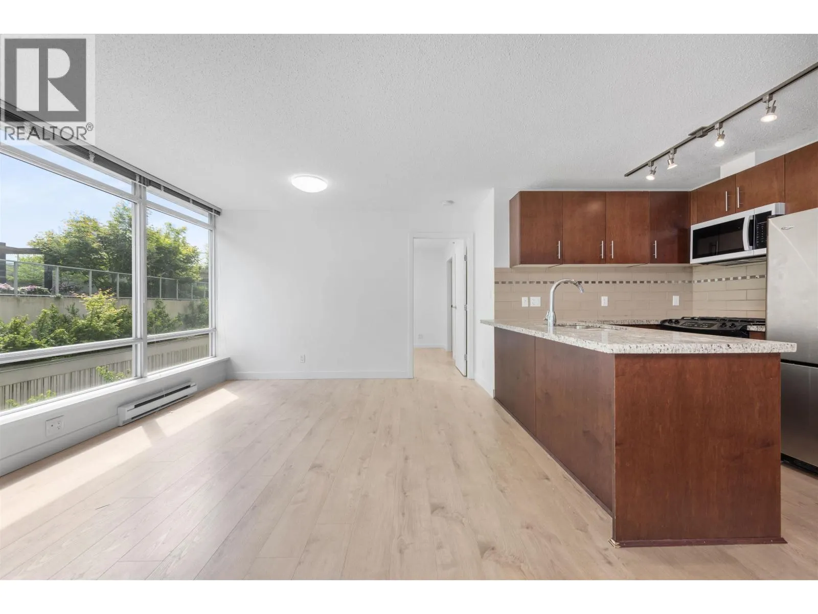 511 8280 LANSDOWNE ROAD