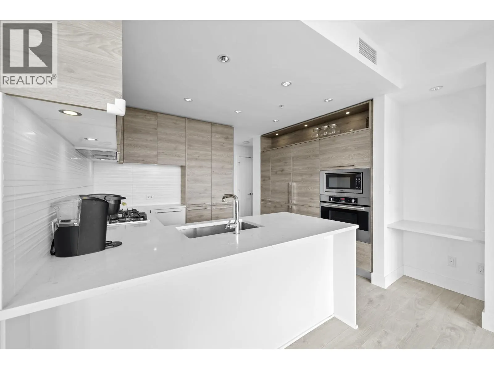 1610 7303 NOBLE LANE