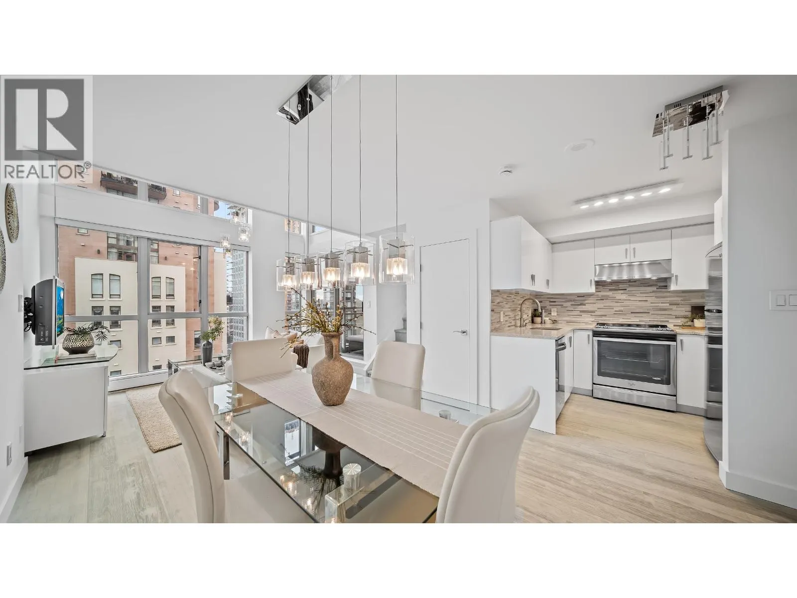 1802 1238 RICHARDS STREET