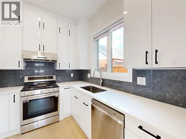 1240 LANCASTER CRESCENT