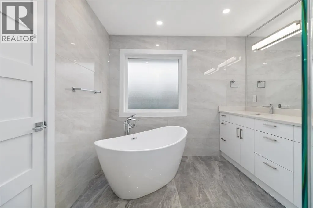 1240 LANCASTER CRESCENT