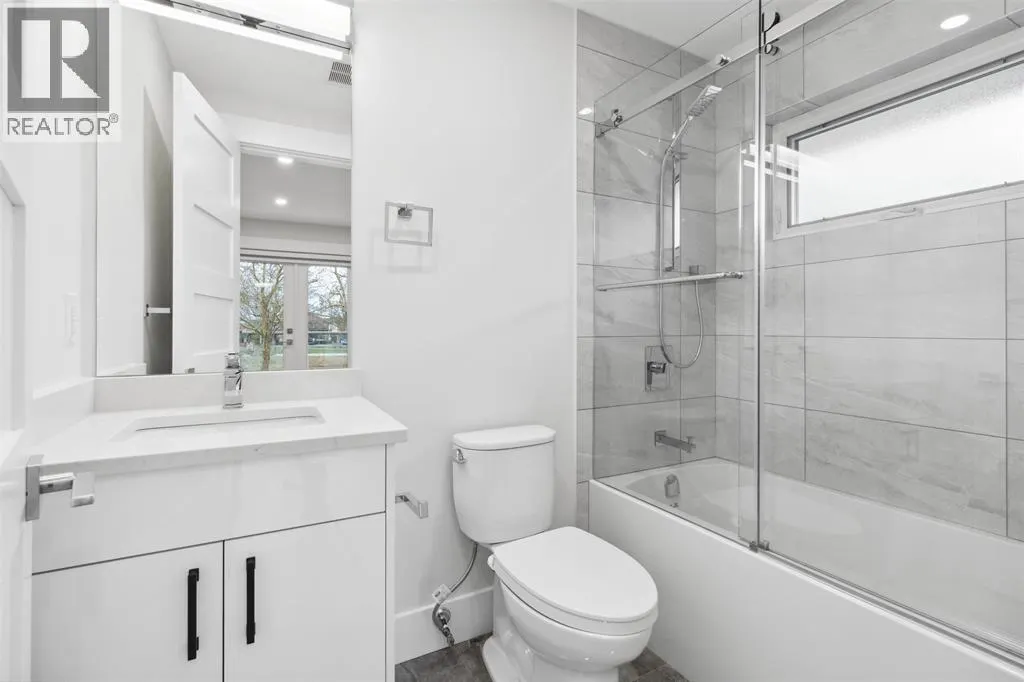 1240 LANCASTER CRESCENT