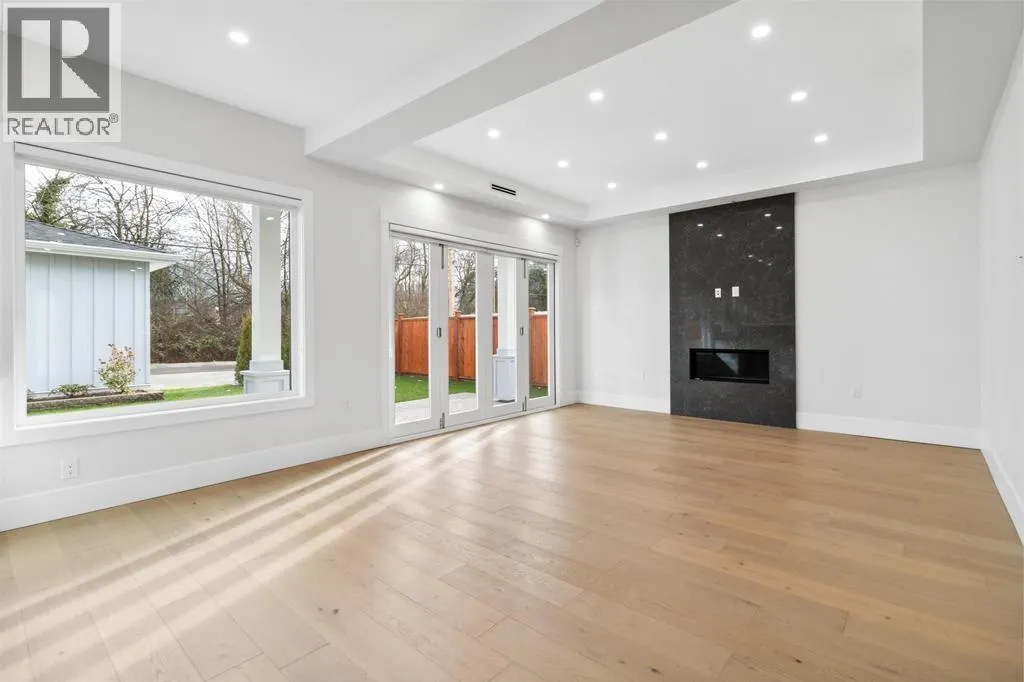 1240 LANCASTER CRESCENT