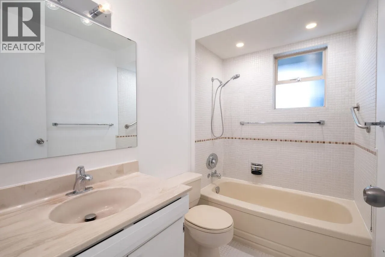 810 235 KEITH ROAD