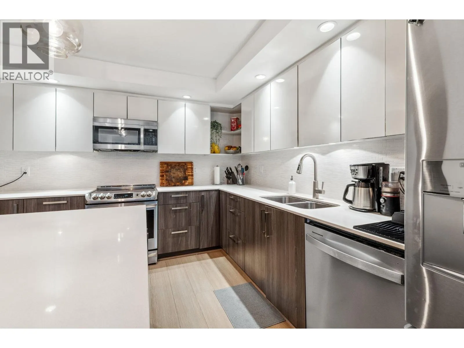 501 160 SHORELINE CIRCLE