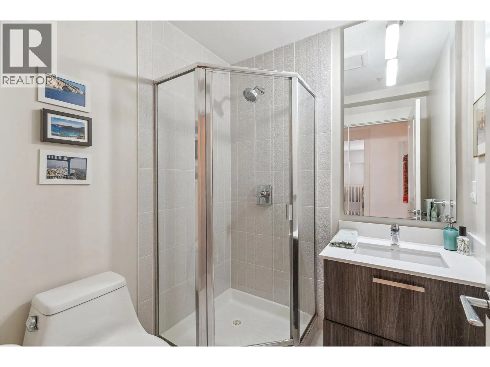 501 160 SHORELINE CIRCLE