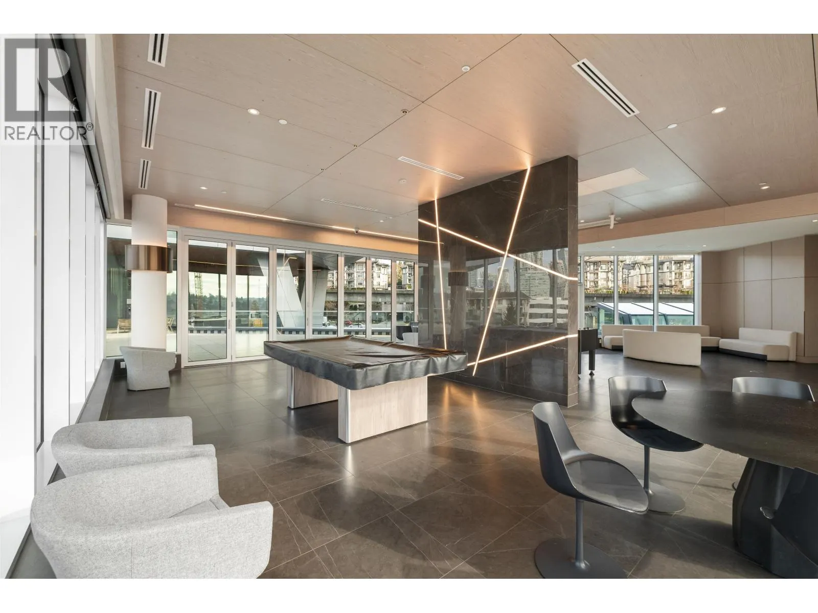 406 4720 LOUGHEED HIGHWAY