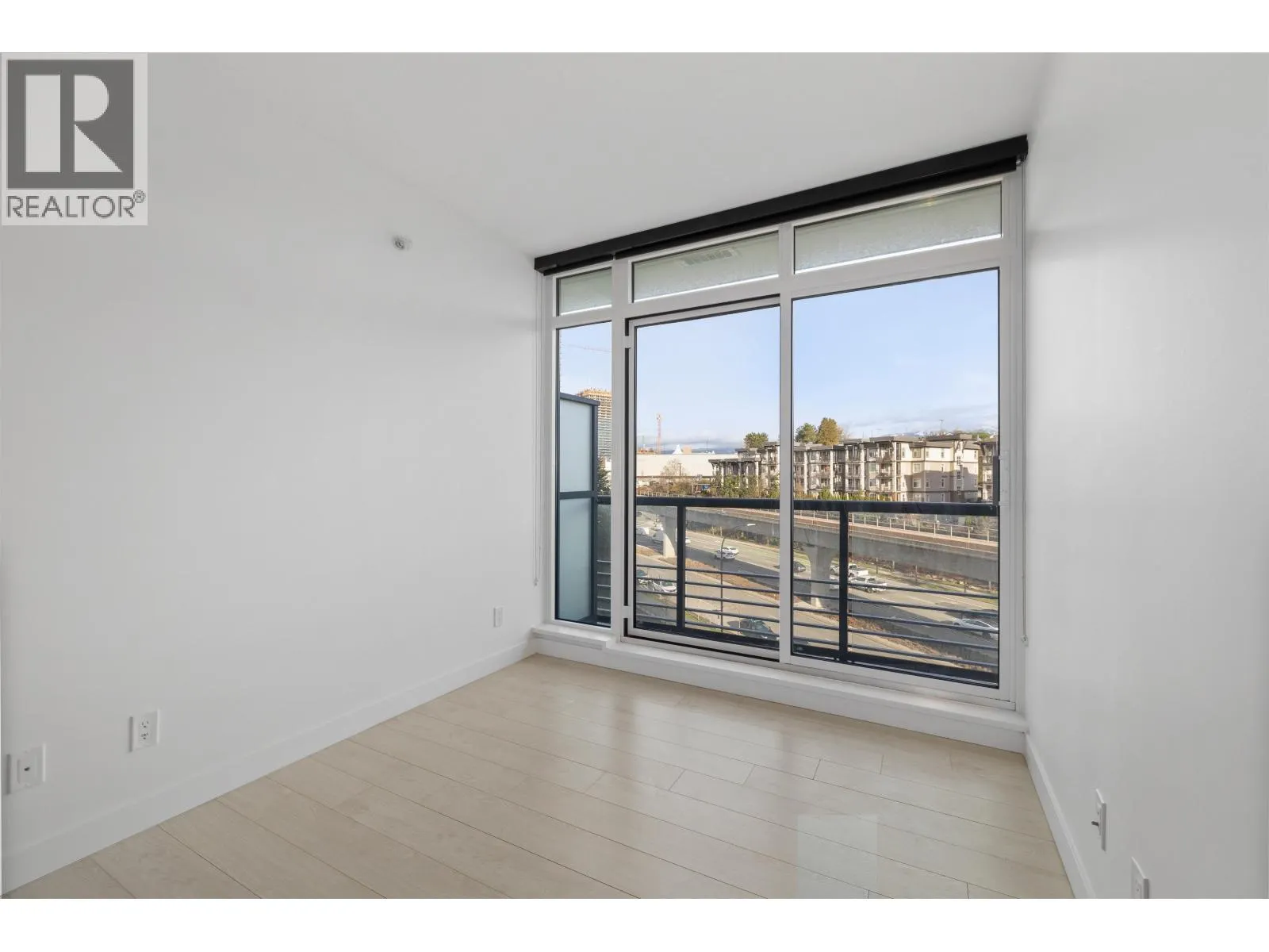 406 4720 LOUGHEED HIGHWAY