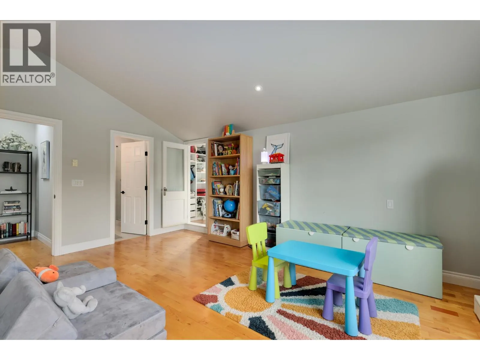 563 E 6TH STREET