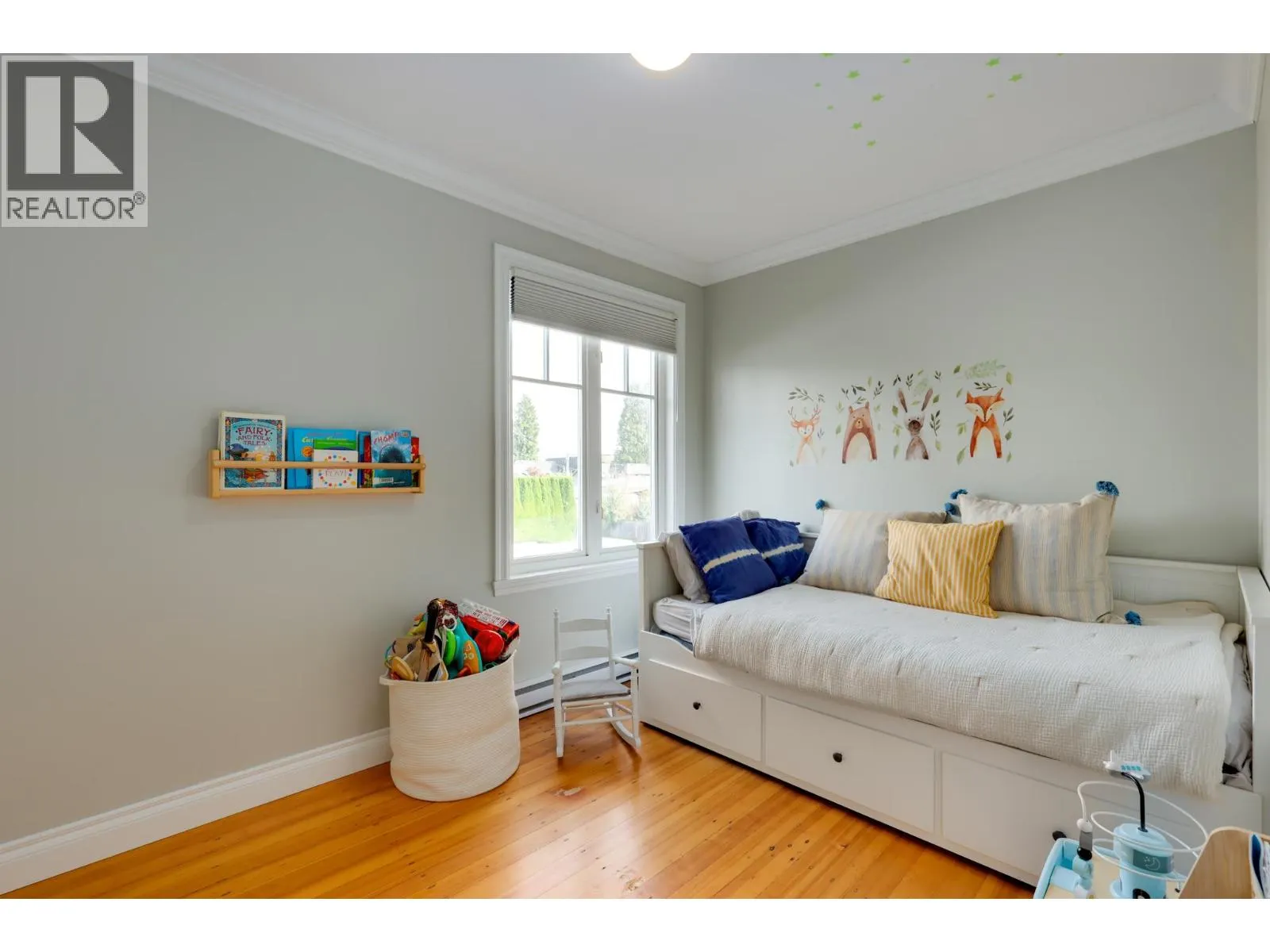 563 E 6TH STREET