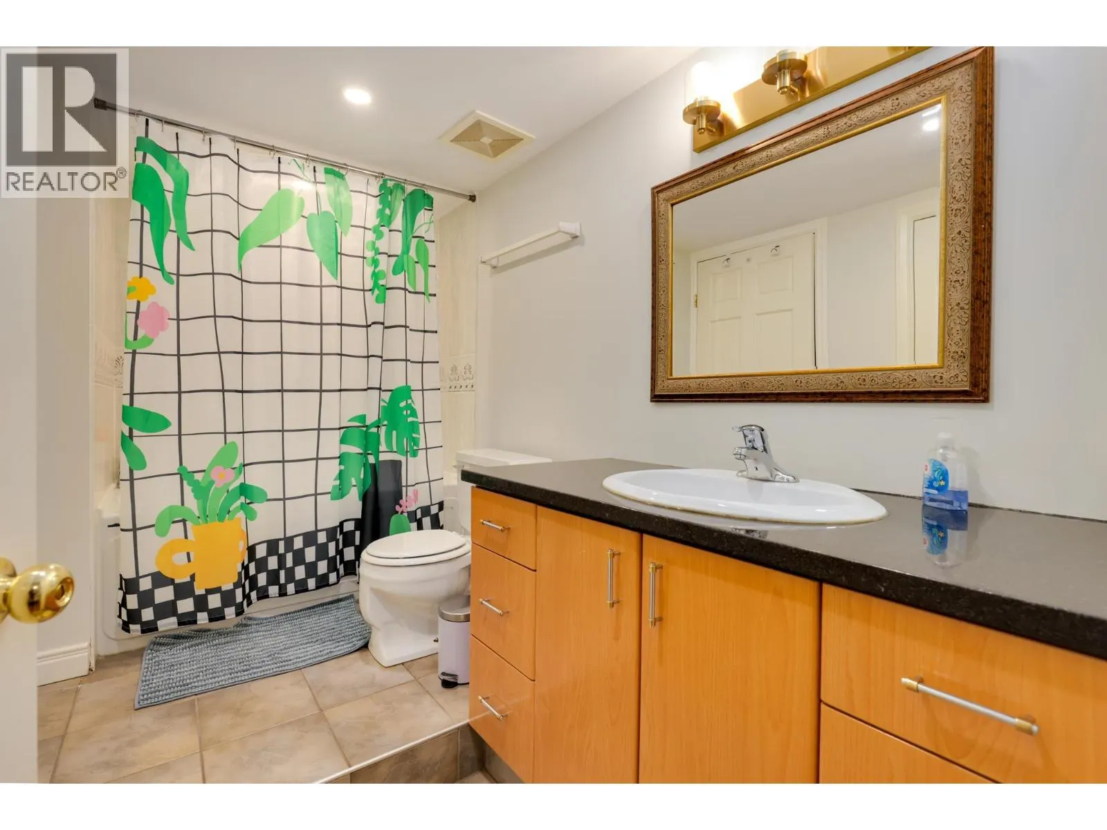 563 E 6TH STREET