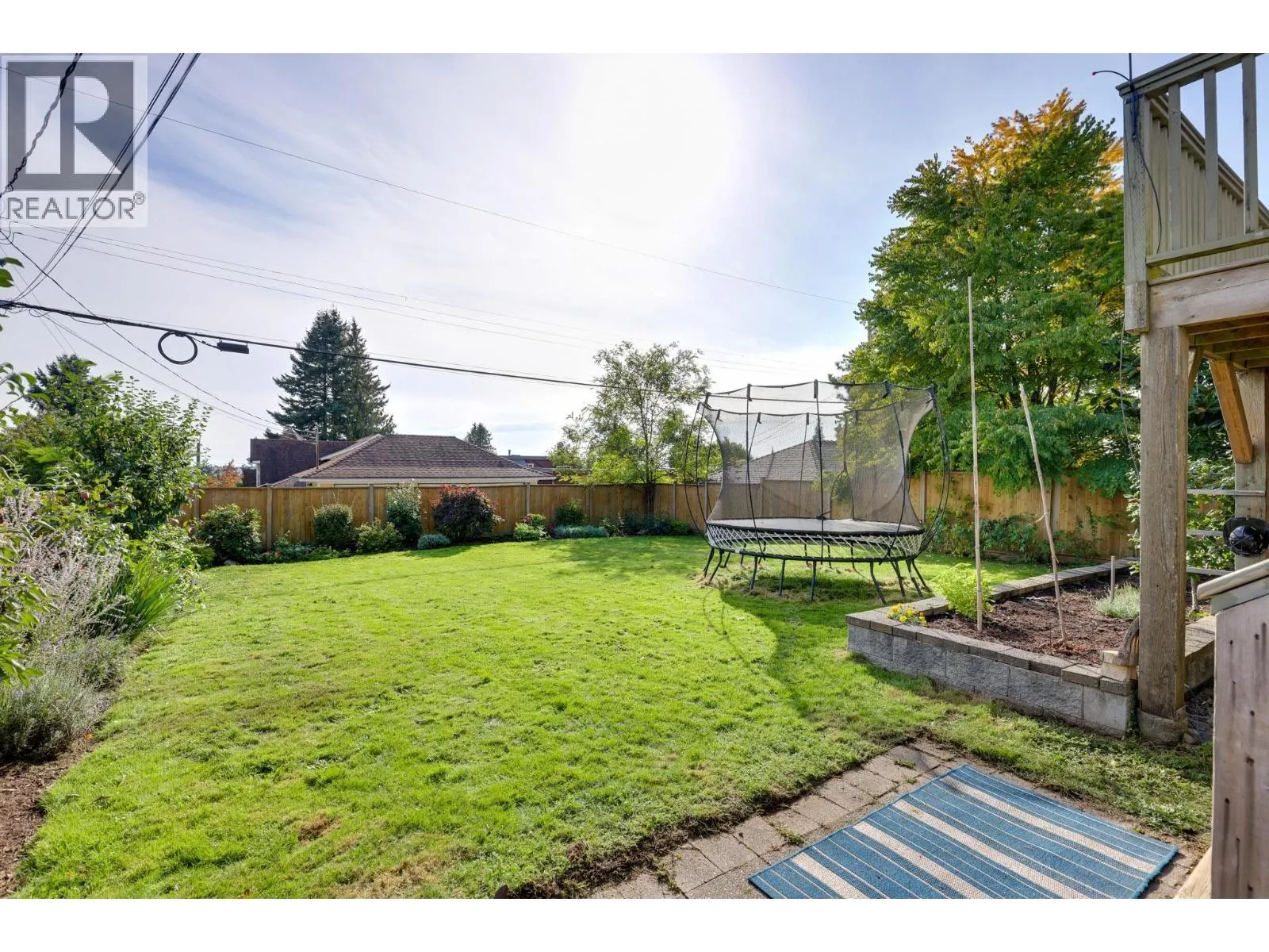 563 E 6TH STREET