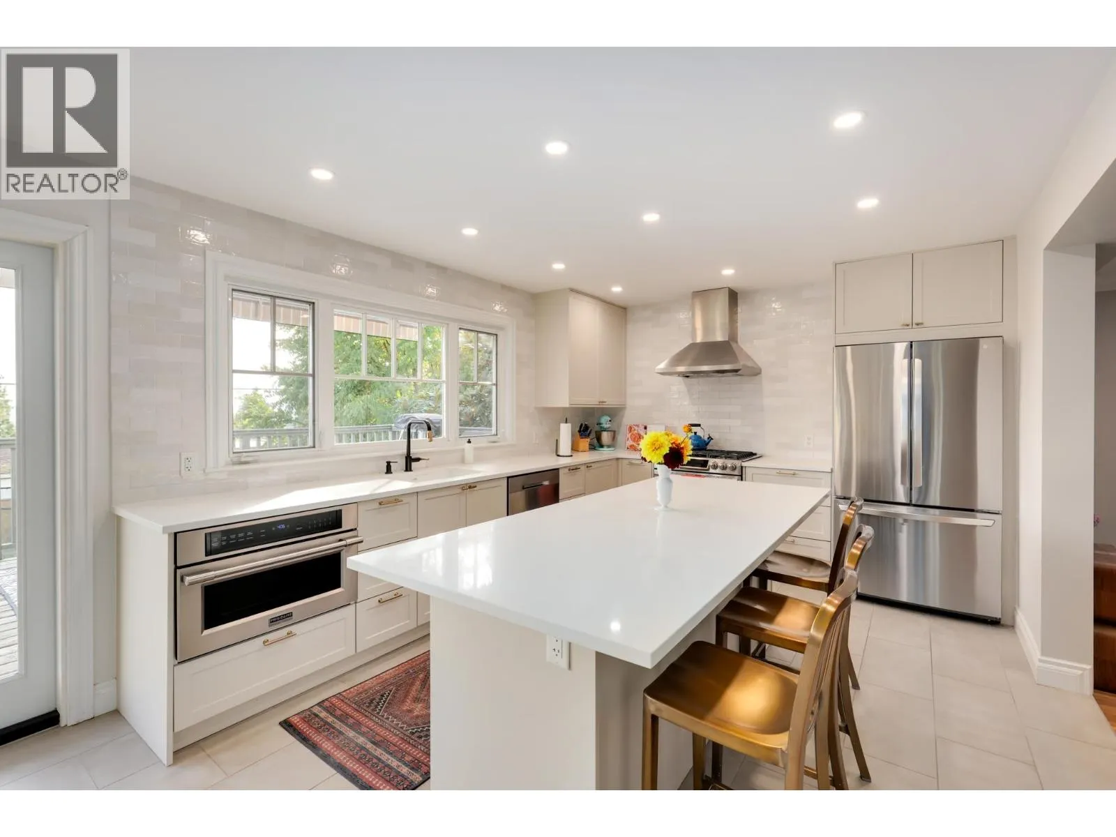 563 E 6TH STREET