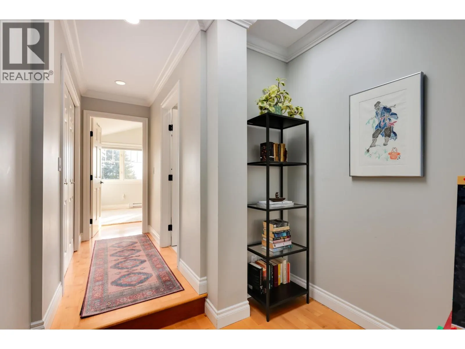 563 E 6TH STREET