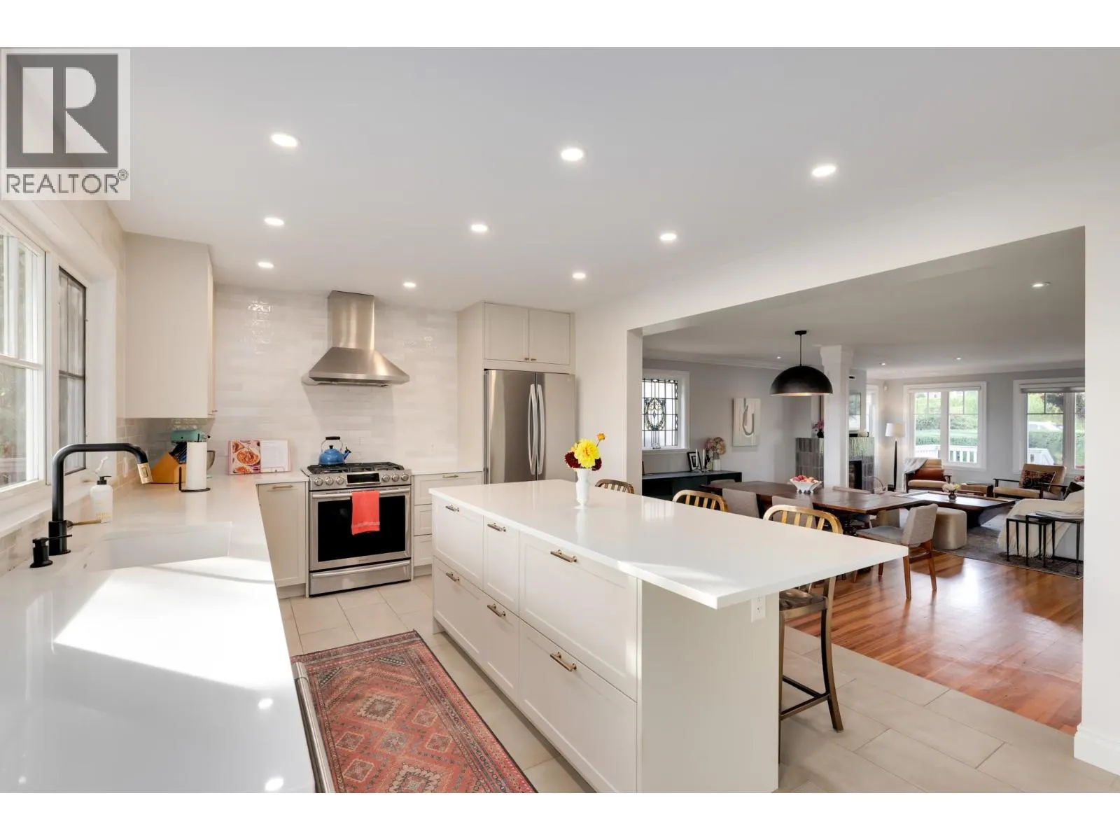 563 E 6TH STREET