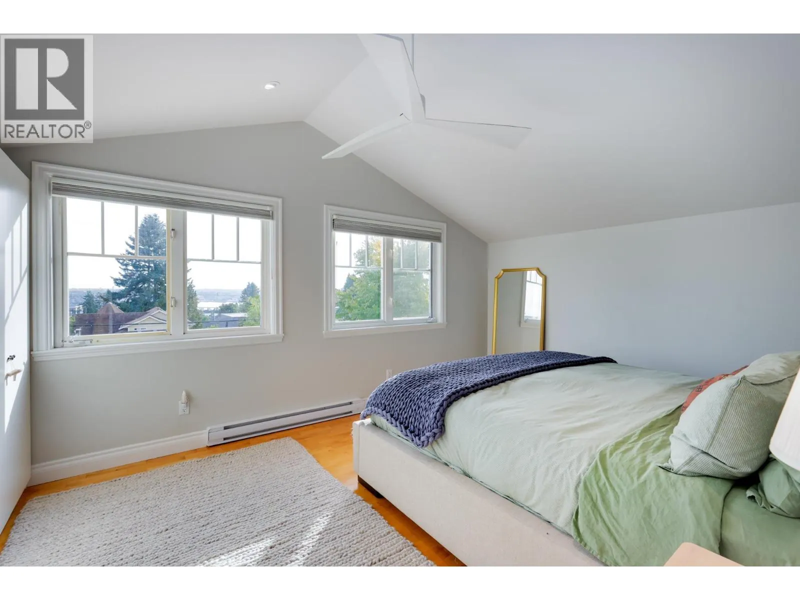 563 E 6TH STREET