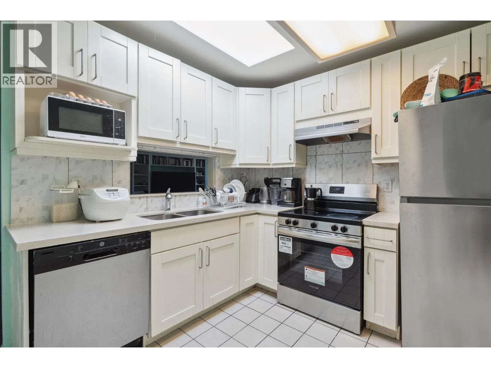 309 7368 ROYAL OAK AVENUE