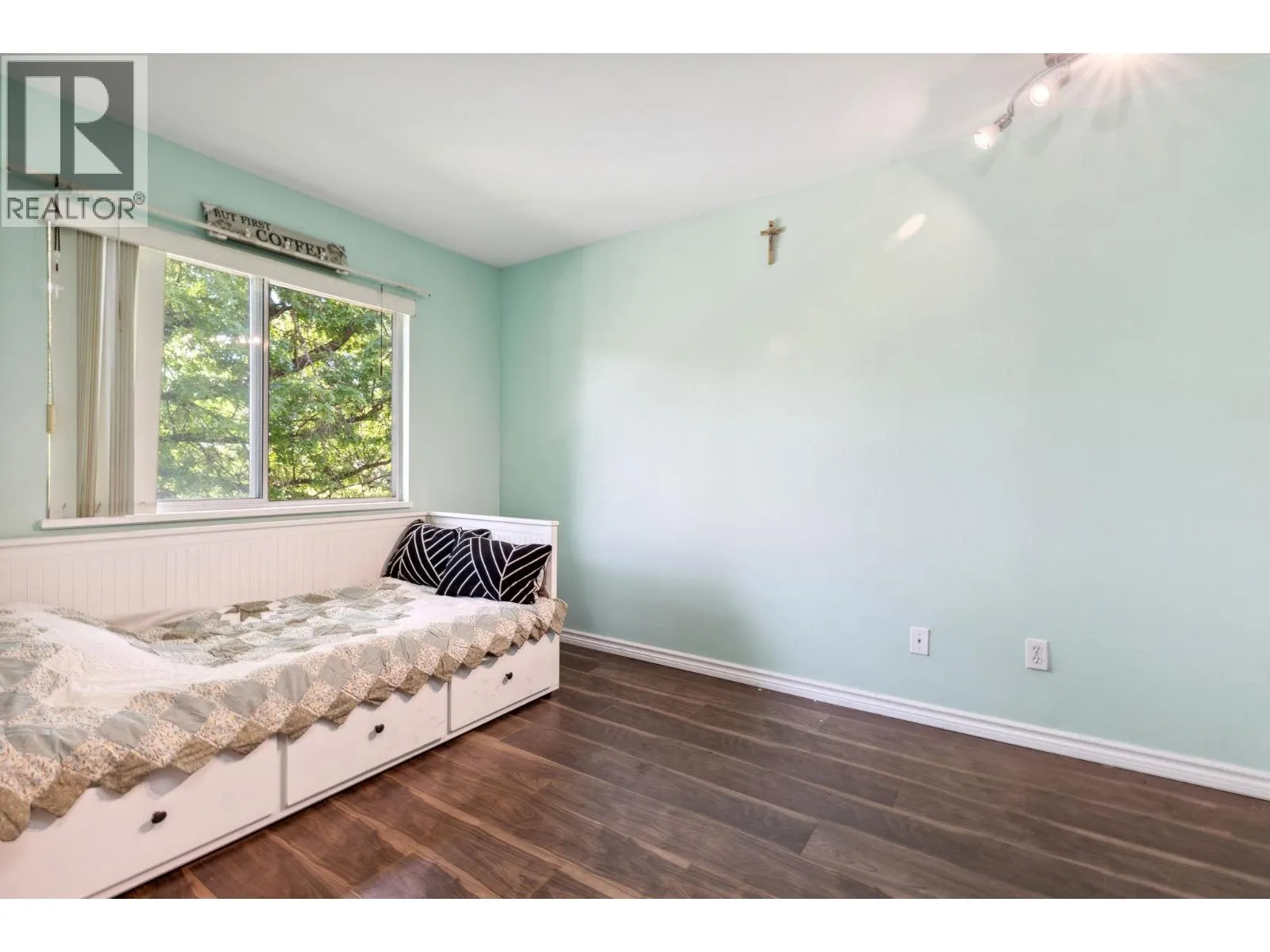 309 7368 ROYAL OAK AVENUE