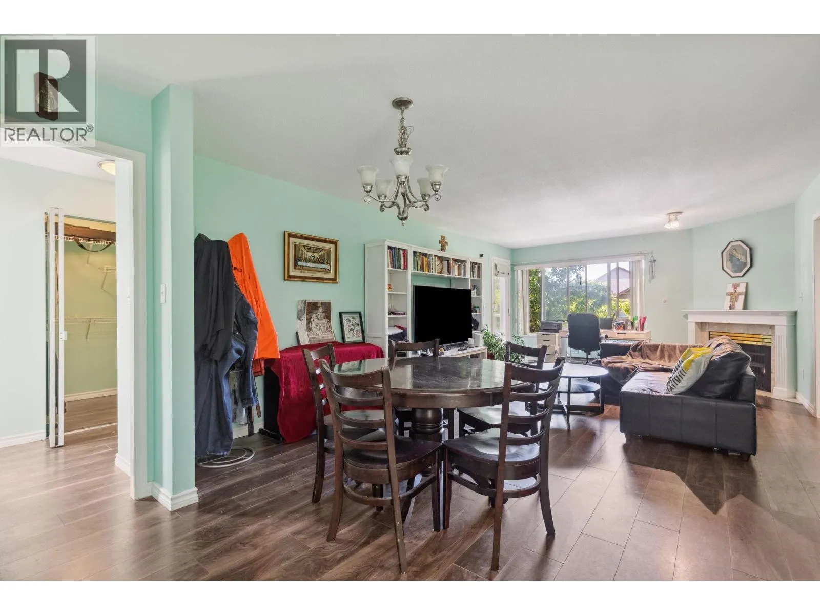 309 7368 ROYAL OAK AVENUE