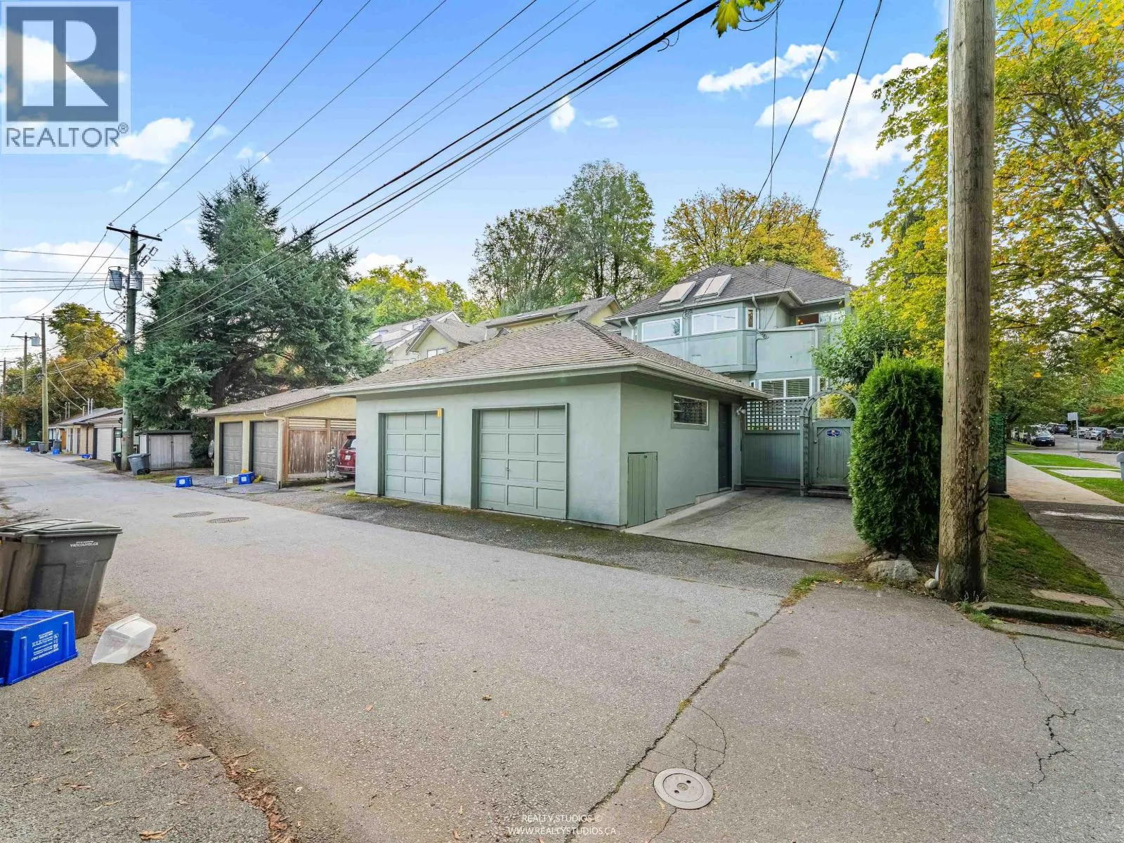 2888 MAPLE STREET