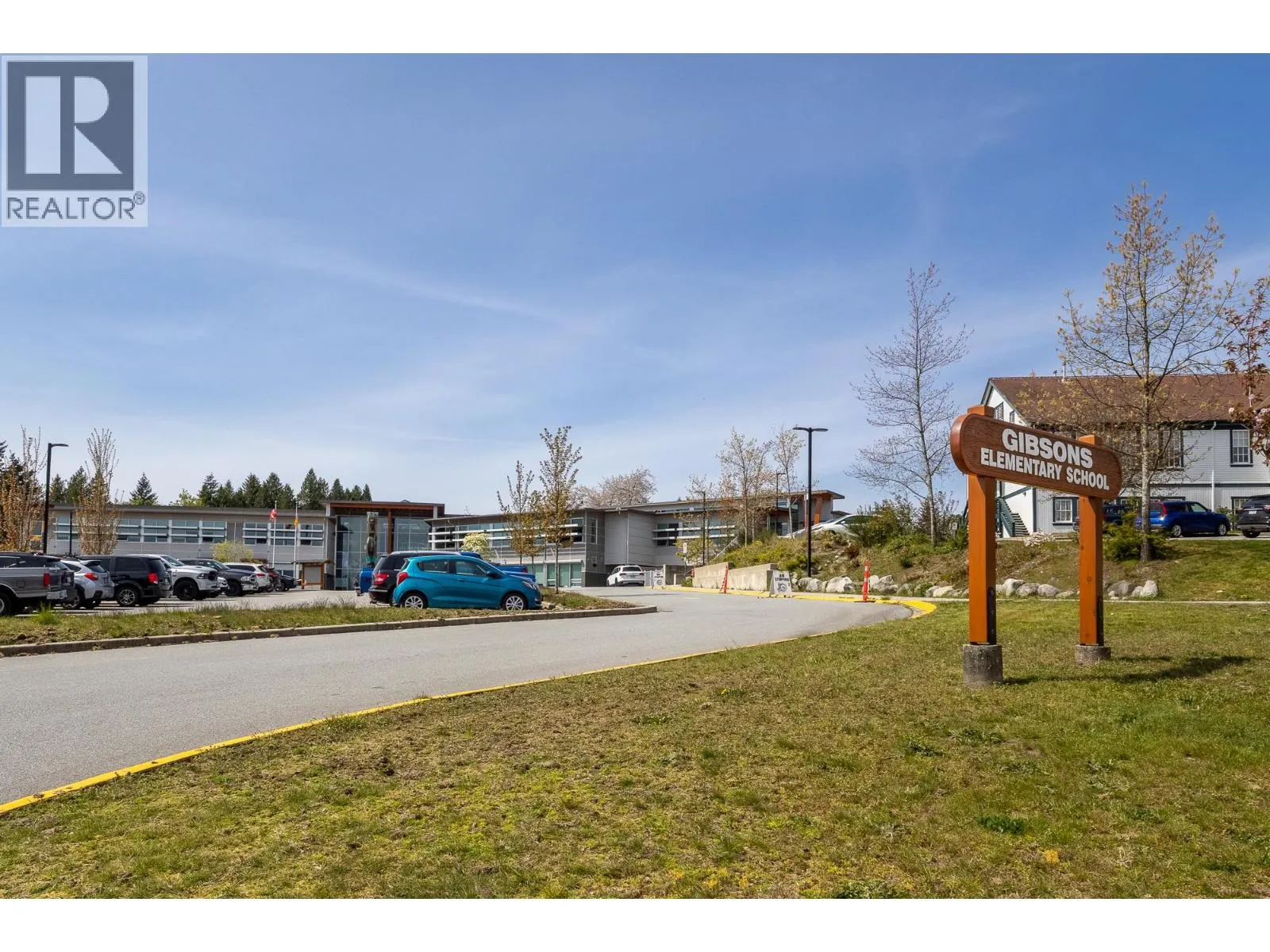 2 765 SCHOOL ROAD