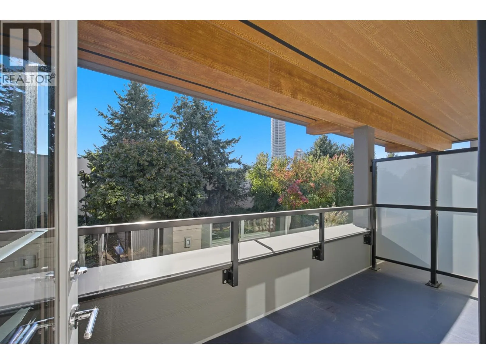 309 7588 16TH STREET