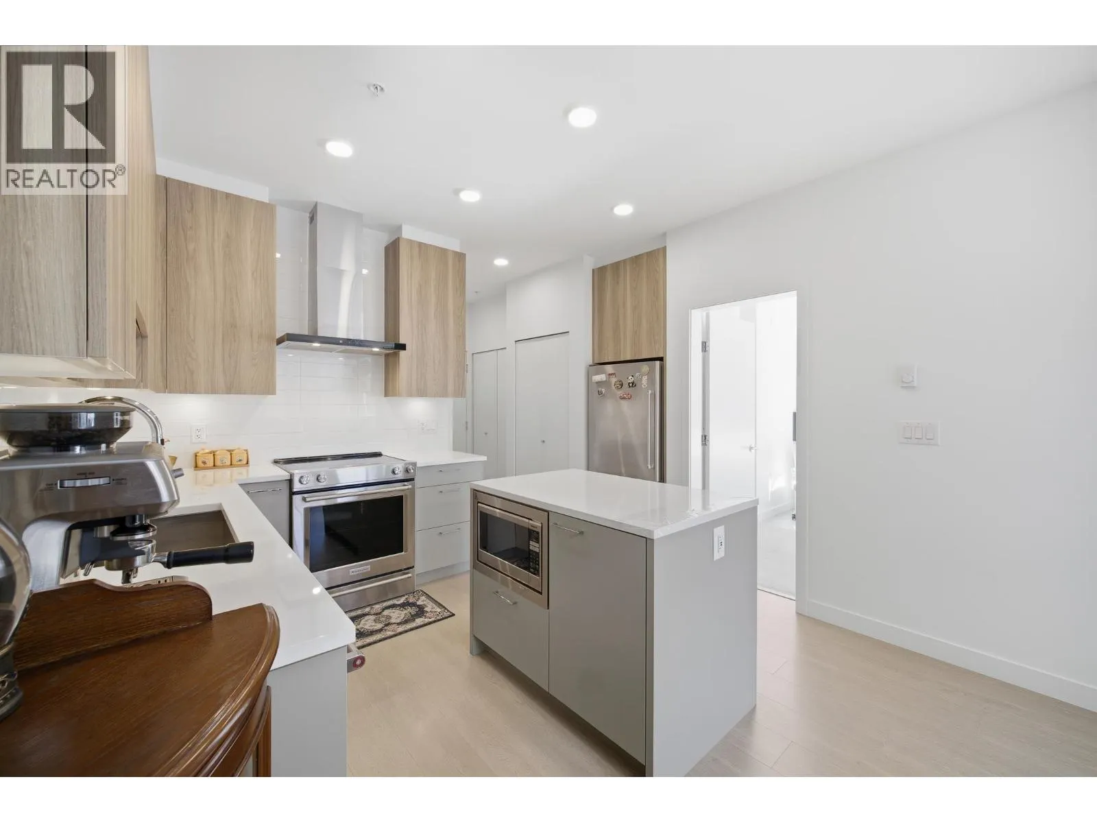 309 7588 16TH STREET